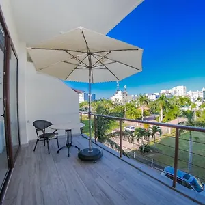  Apartment Modern Stylish Apt. Steps Away From The